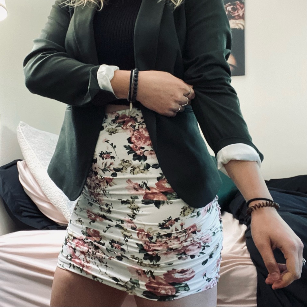 “Charming and Chic Floral Mini Skirt”